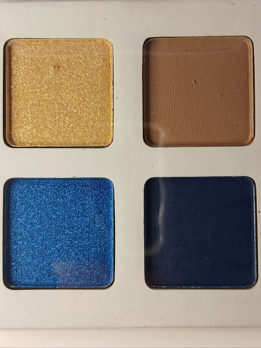BH Cosmetics Travel Series Mesmerizing in Mykonos Eyeshadow Quad 5.5 G | 0.19 OZ - Picture 3 of 5